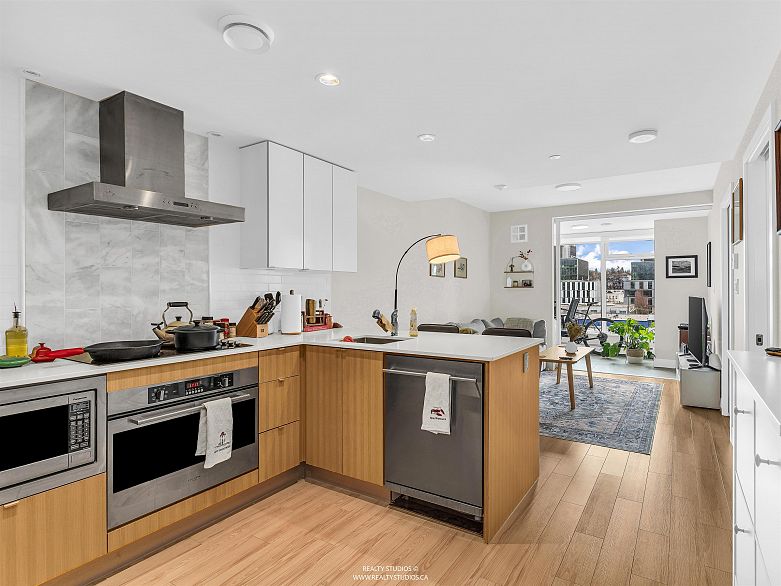 710 159 W 2nd Avenue