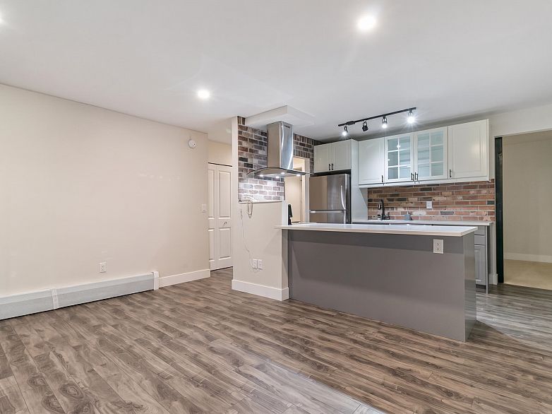 114 2250 Oxford Street