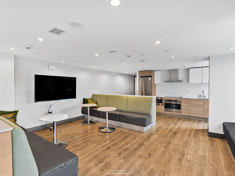 710 159 W 2nd Avenue