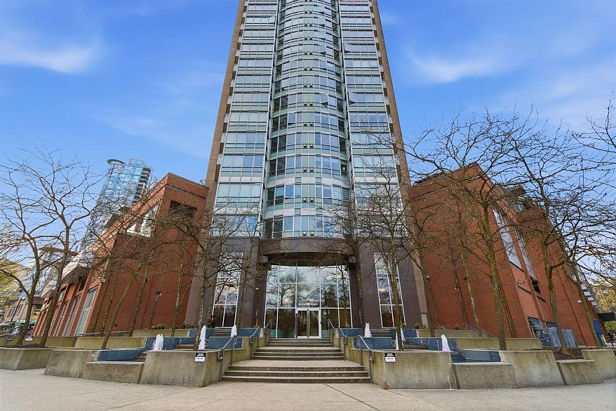 2705 63 Keefer Place