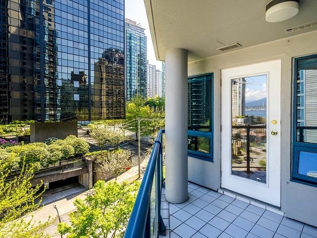 303 1415 W Georgia Street