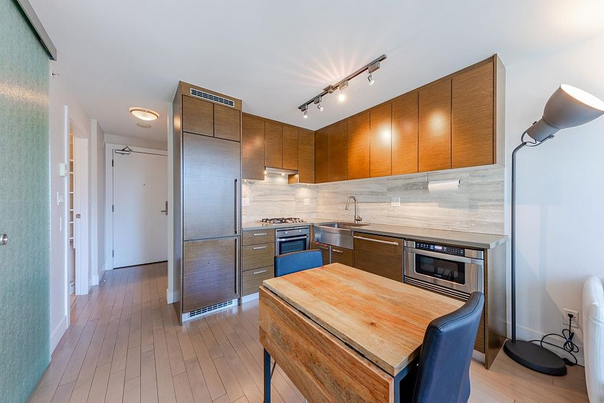 1106 535 Smithe Street