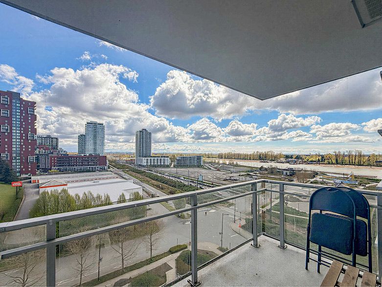 901 3281 E Kent Avenue North