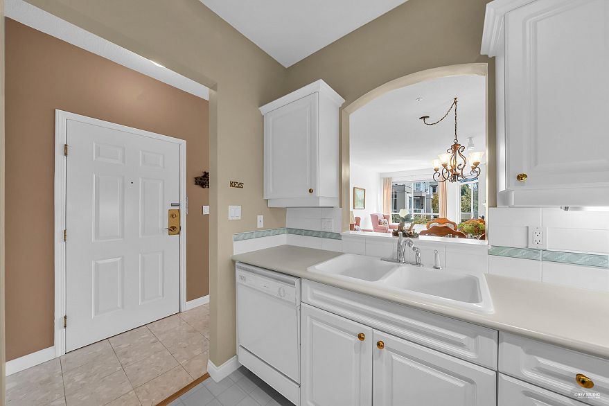 321 360 E 36th Avenue