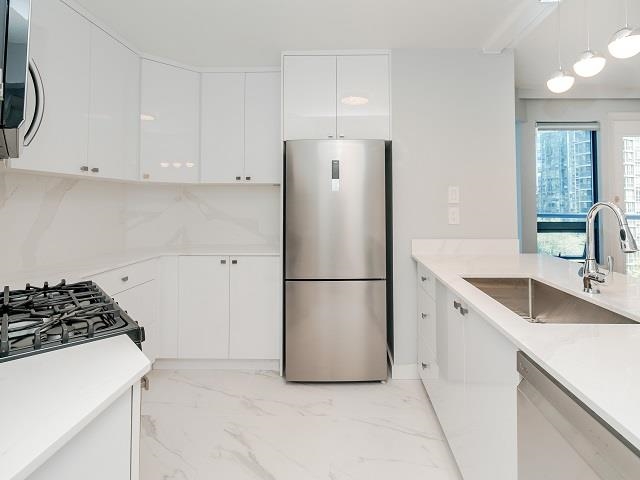 303 1415 W Georgia Street