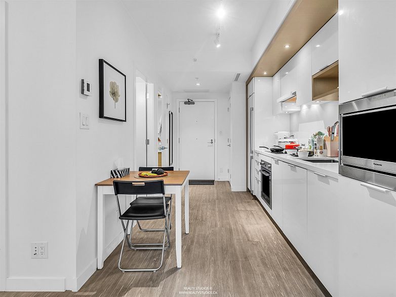 203 1661 Quebec Street