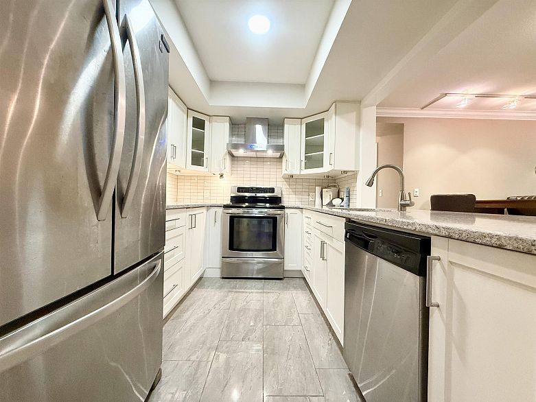 103 3189 Camosun Street