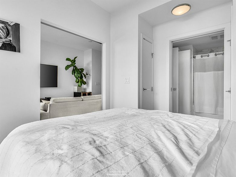 3305 1283 Howe Street