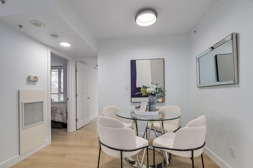 1209 63 Keefer Place