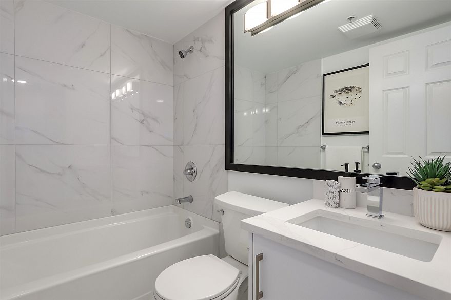 1209 63 Keefer Place