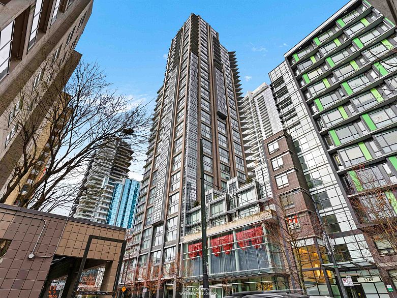 3305 1283 Howe Street