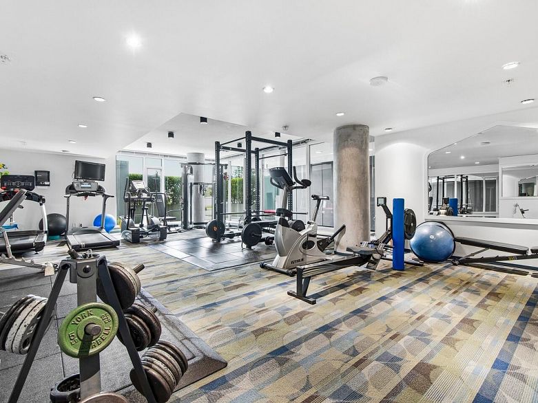 607 2770 Sophia Street