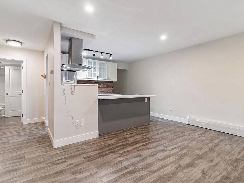 114 2250 Oxford Street