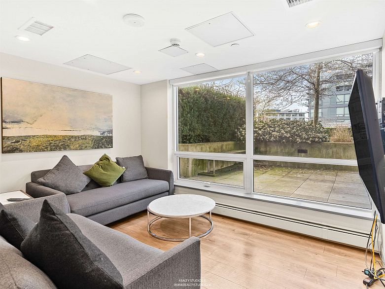 710 159 W 2nd Avenue