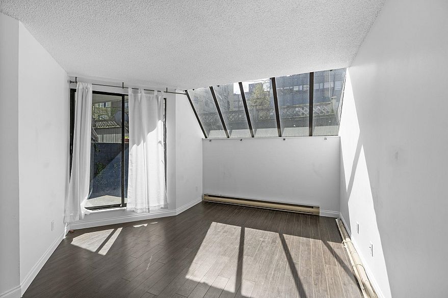 207 1270 Robson Street