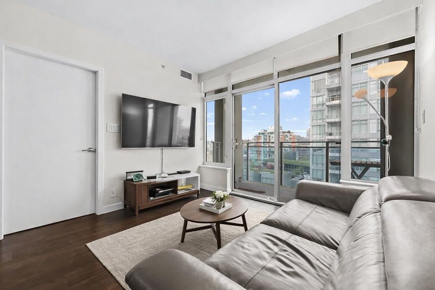 1107 111 E 1st Avenue