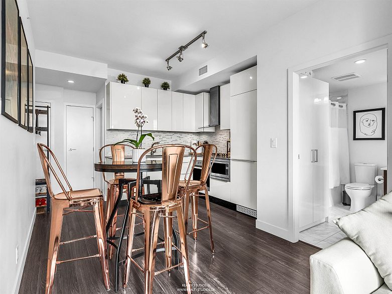 3305 1283 Howe Street