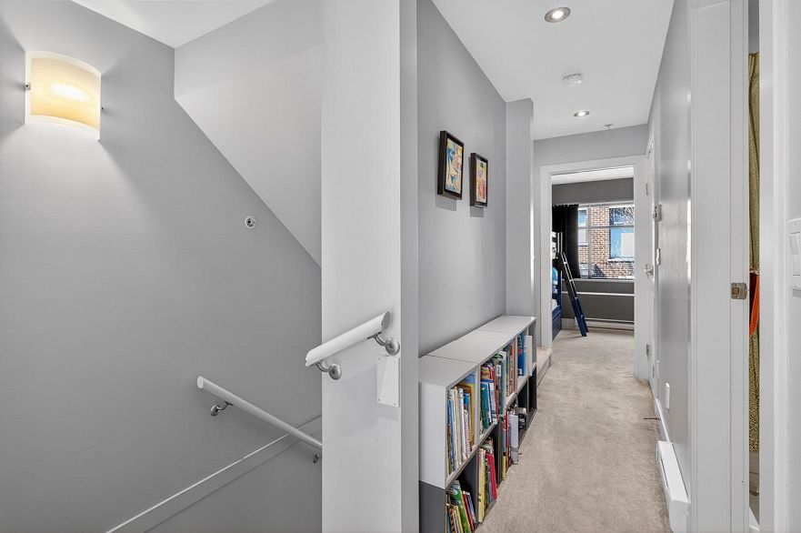 3683 Commercial Street