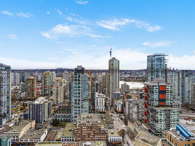 3305 1283 Howe Street