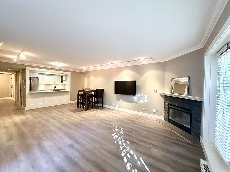 103 3189 Camosun Street