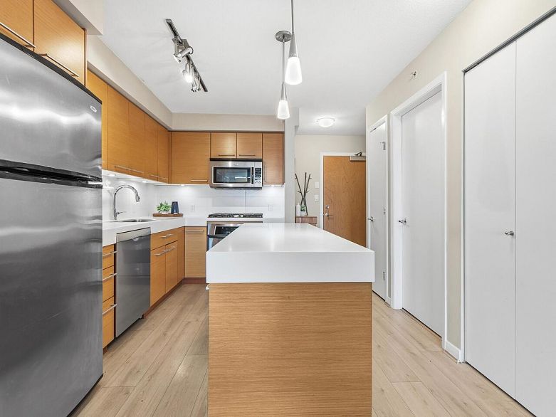 607 2770 Sophia Street