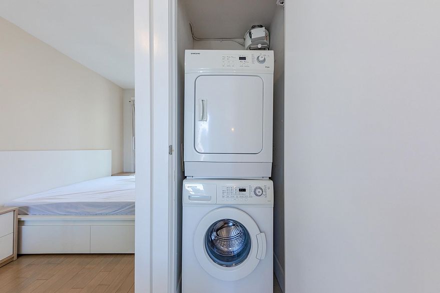 1106 535 Smithe Street