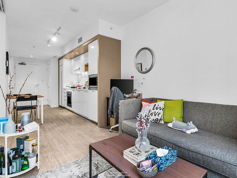 203 1661 Quebec Street