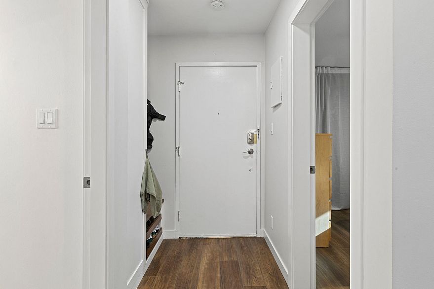 103 1649 Comox Street