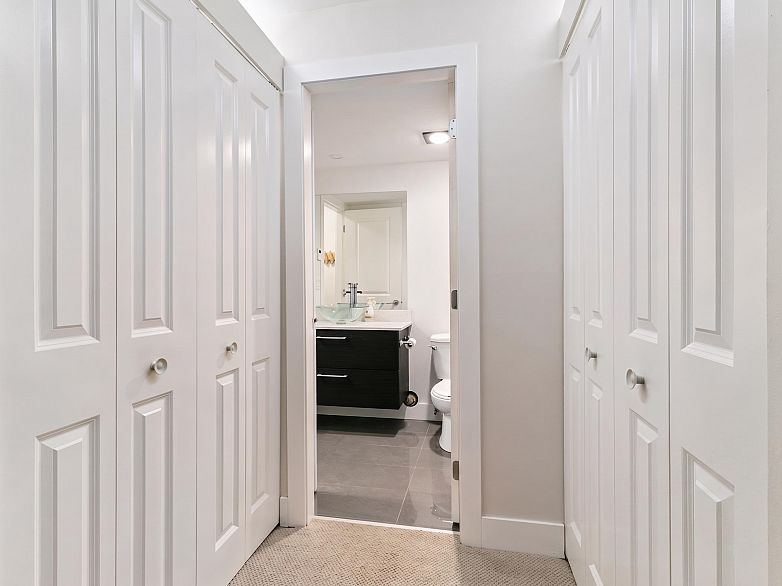 114 2250 Oxford Street