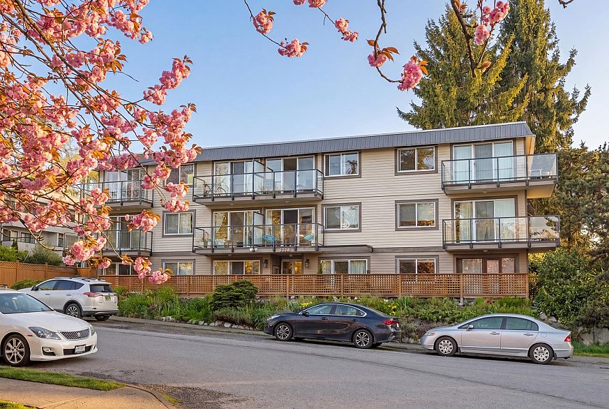 10 2223 Prince Edward Street