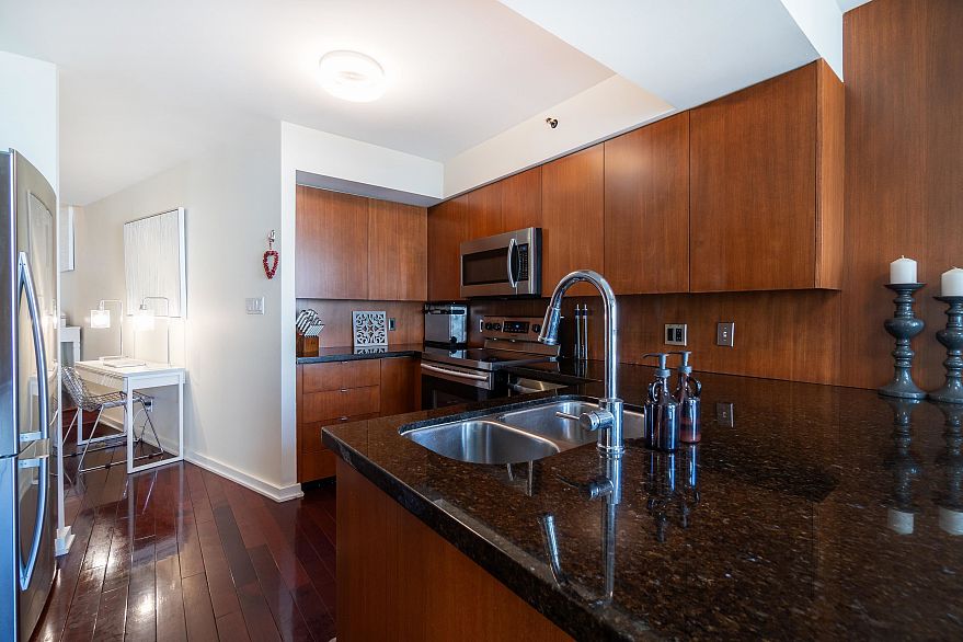 503 990 Beach Avenue