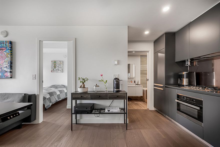 2306 1480 Howe Street