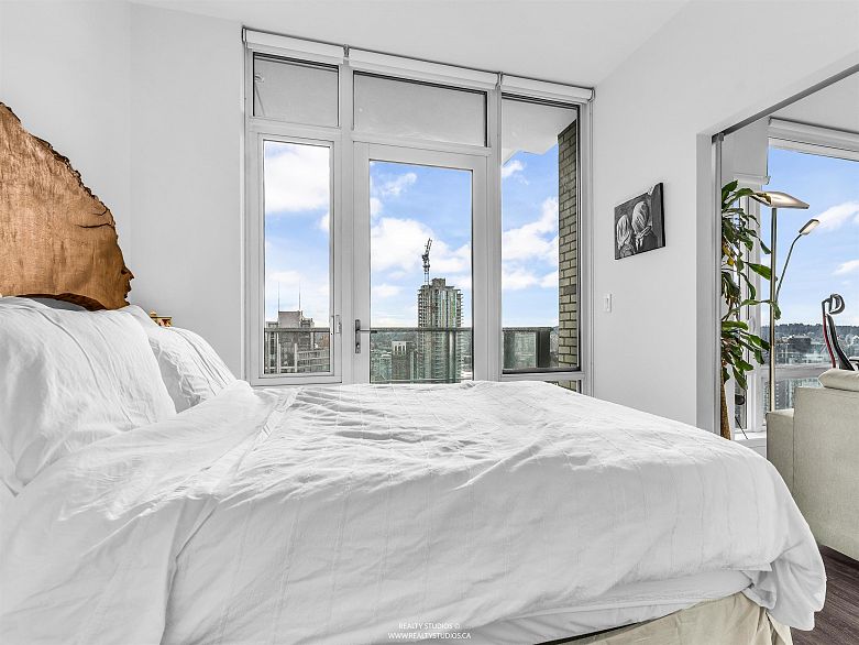 3305 1283 Howe Street