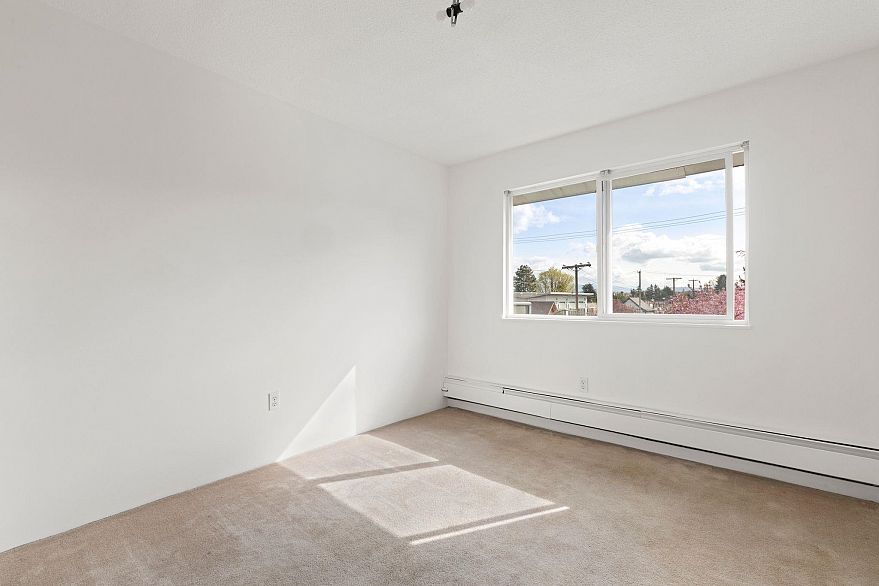 10 2223 Prince Edward Street