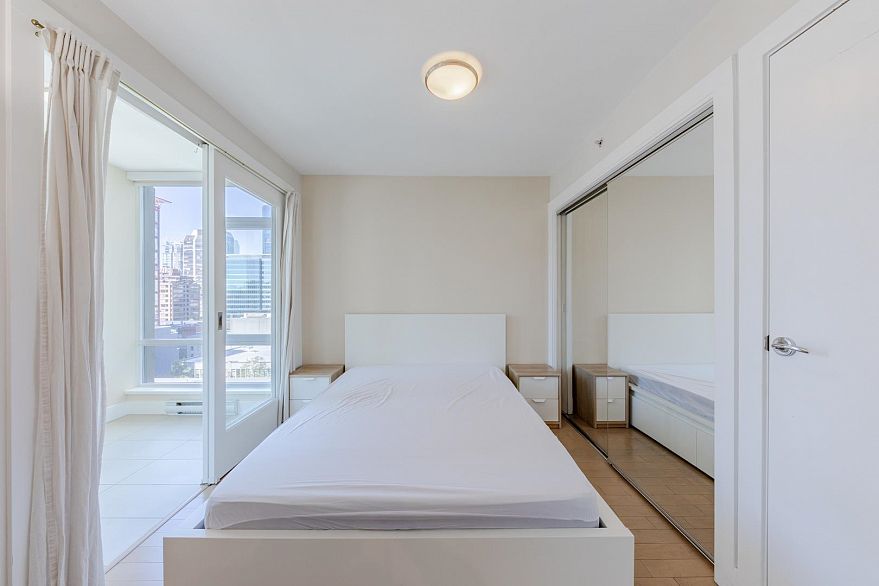 1106 535 Smithe Street