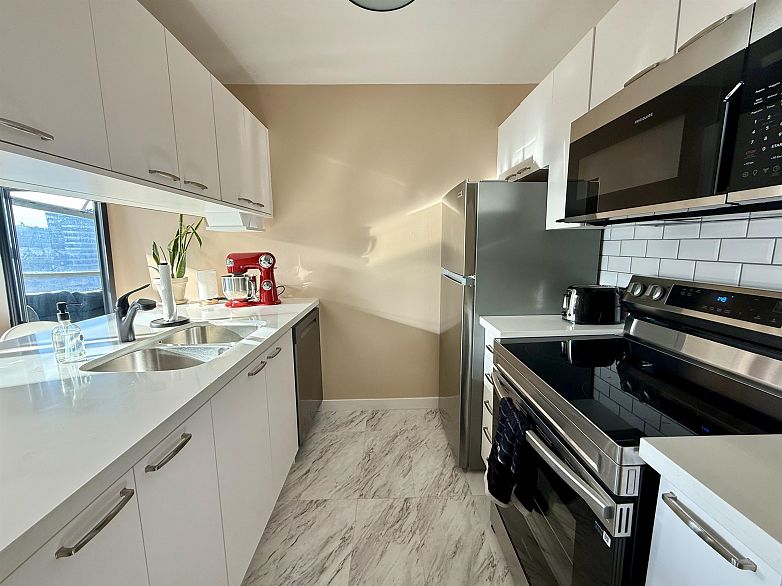 1701 438 Seymour Street