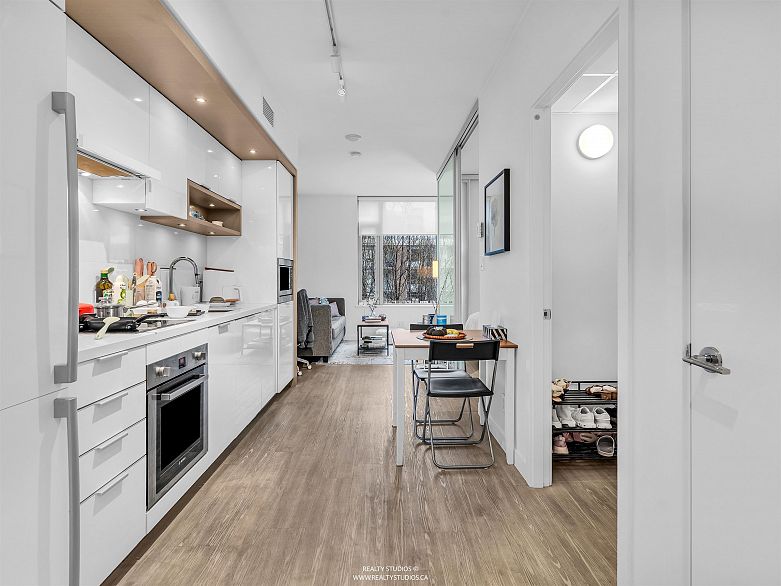 203 1661 Quebec Street