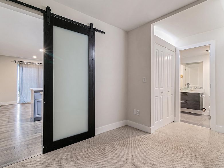 114 2250 Oxford Street