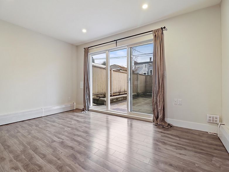 114 2250 Oxford Street