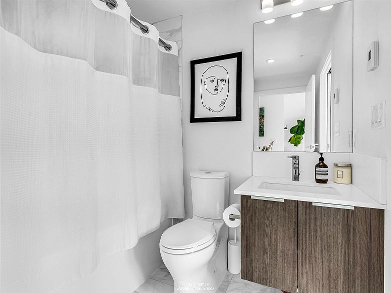 3305 1283 Howe Street