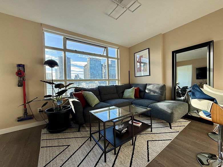 1701 438 Seymour Street