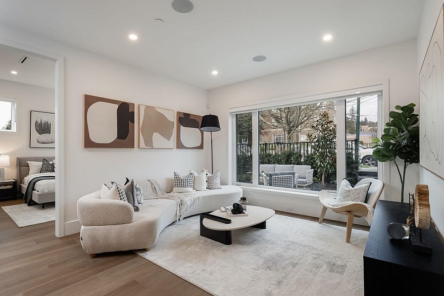 4 950 W 57th Avenue