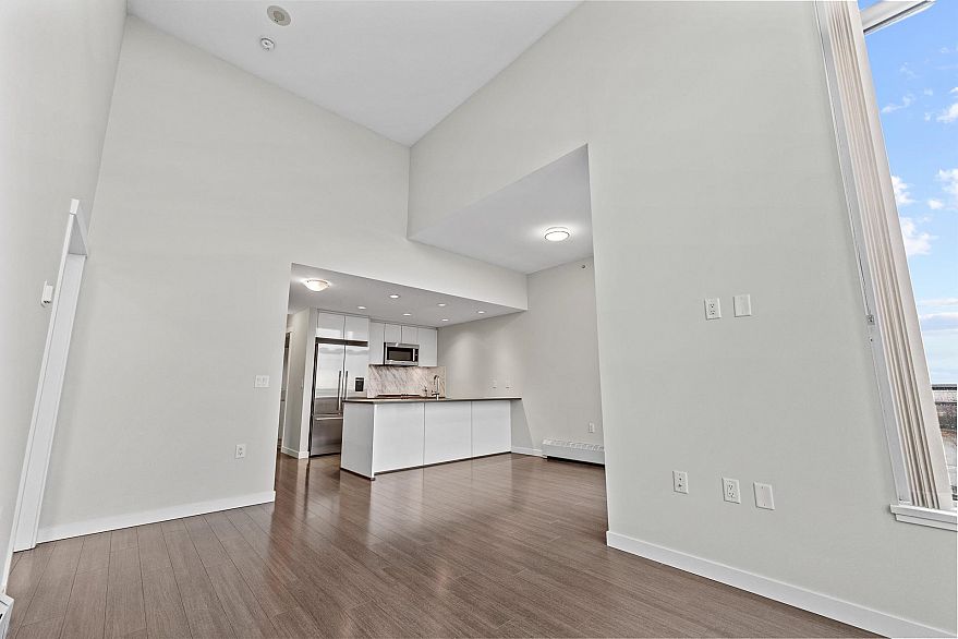 1207 3281 E Kent Avenue North Avenue