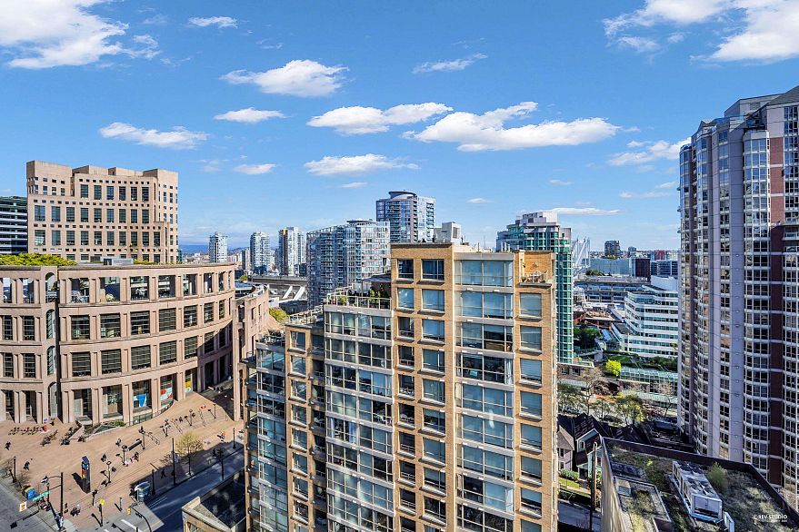 1706 833 Homer Street