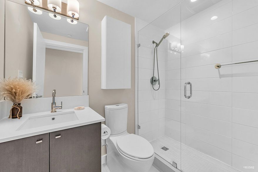 1703 1618 Quebec Street