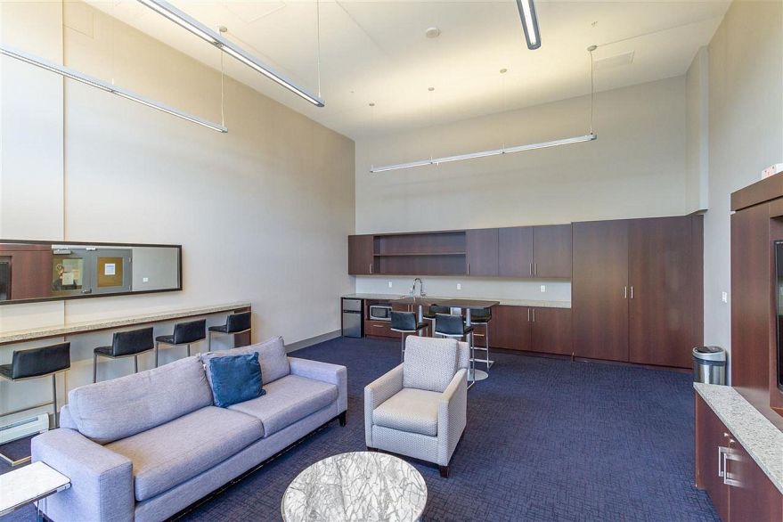 1401 1708 Columbia Street