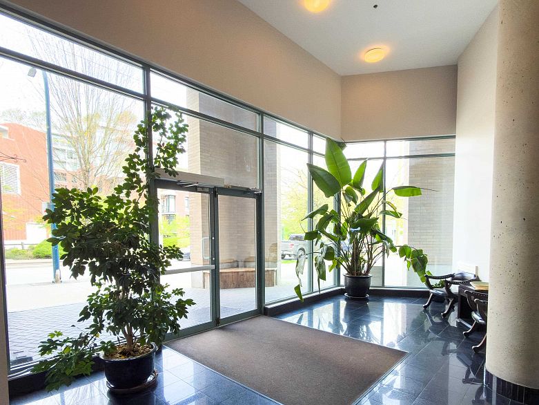 603 288 E 8th Avenue