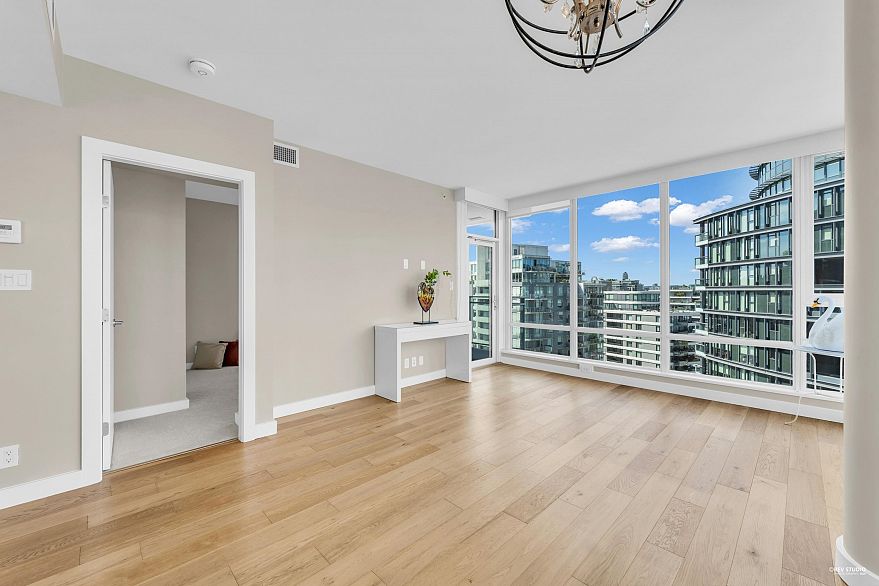 1703 1618 Quebec Street