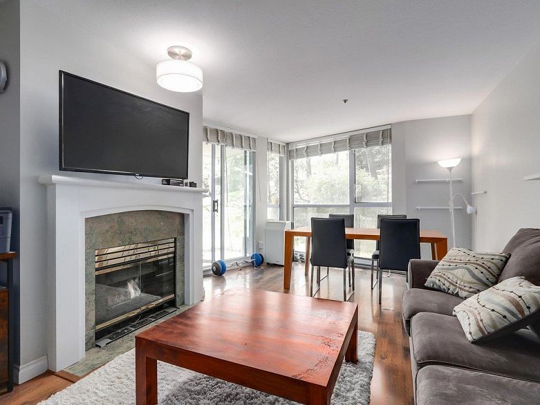 3 8420 Jellicoe Street