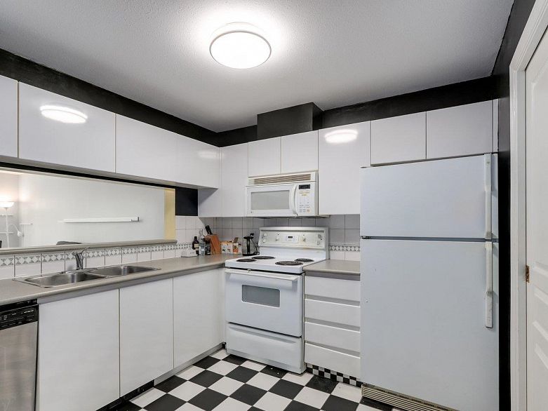 3 8420 Jellicoe Street